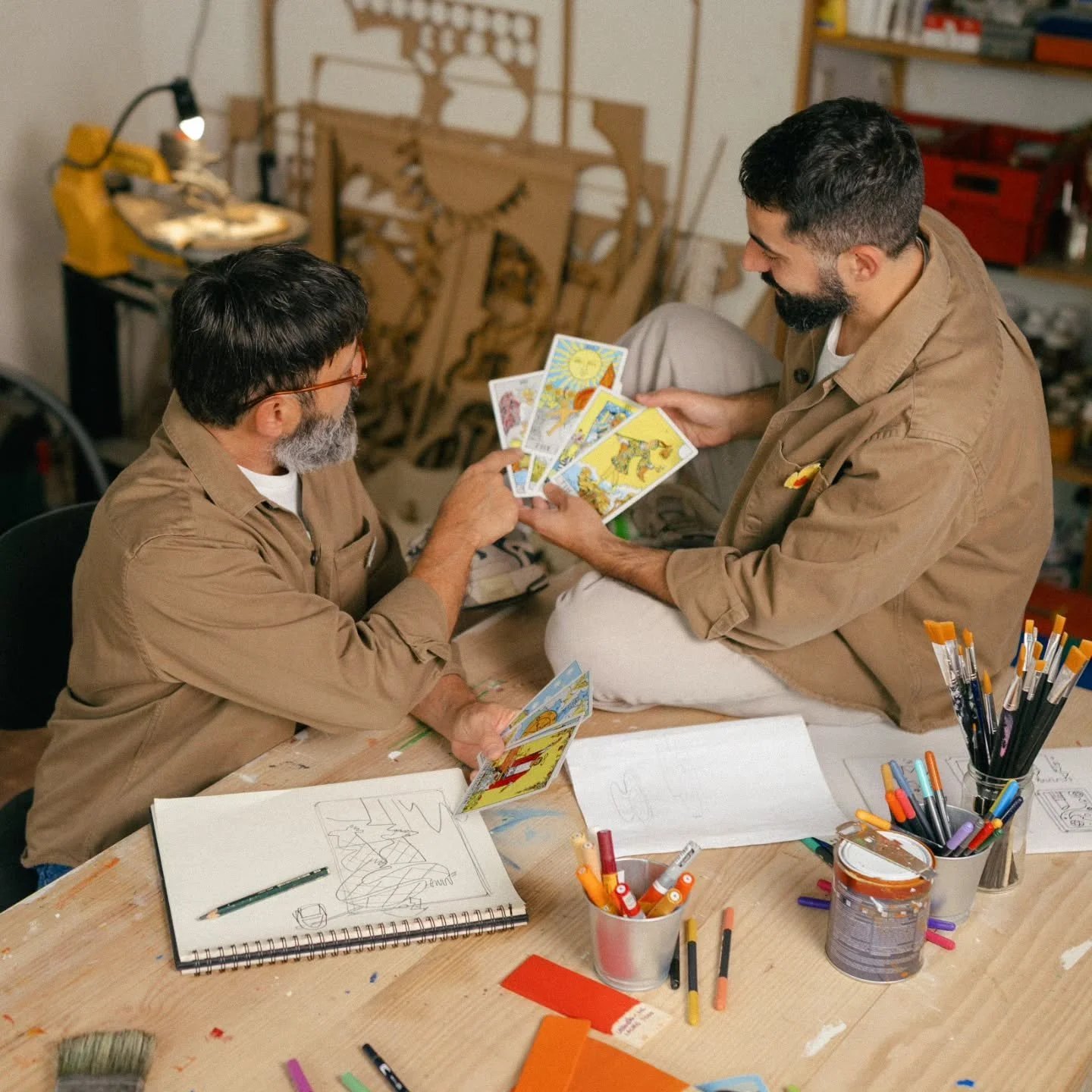 Everything starts with drawing &mdash; this year we were challenged by Herm&egrave;s to create the winter window displays for its Iberian stores (Lisbon, Madrid, Barcelona, and Marbella) under its annual theme, &ldquo;Drawn to craft.&rdquo;
🐴
We cho