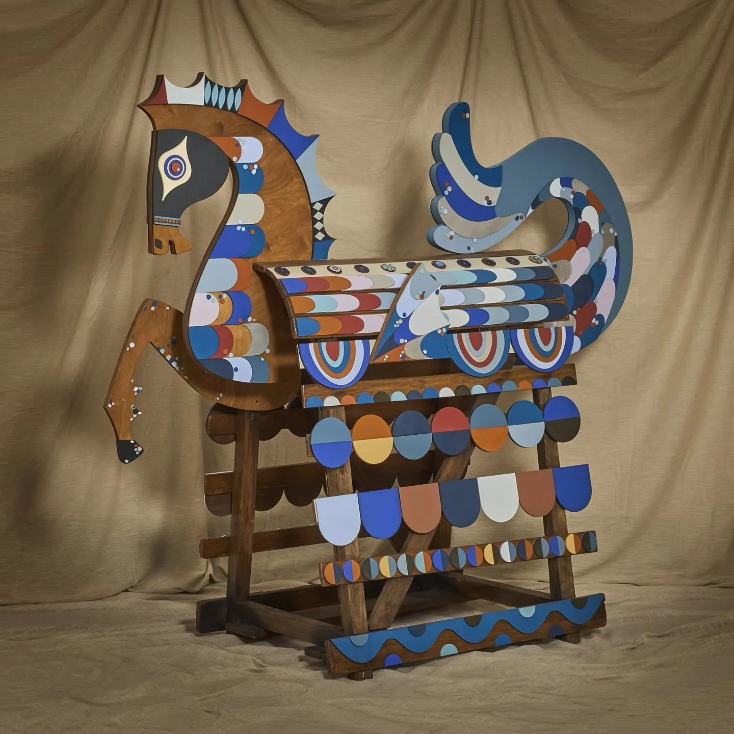 Galope 🐎 A &aacute;gua, que contorna ou rompe obst&aacute;culos.
Nova cole&ccedil;&atilde;o de obras in&eacute;ditas apresentada na @lisbonbydesign de 26 a 31 de Maio
🐎🐎
LISBON BY DESIGN FAIR 2026
📍 Rua Gomes Freire 98, Lisboa
26 das 18h - 2
