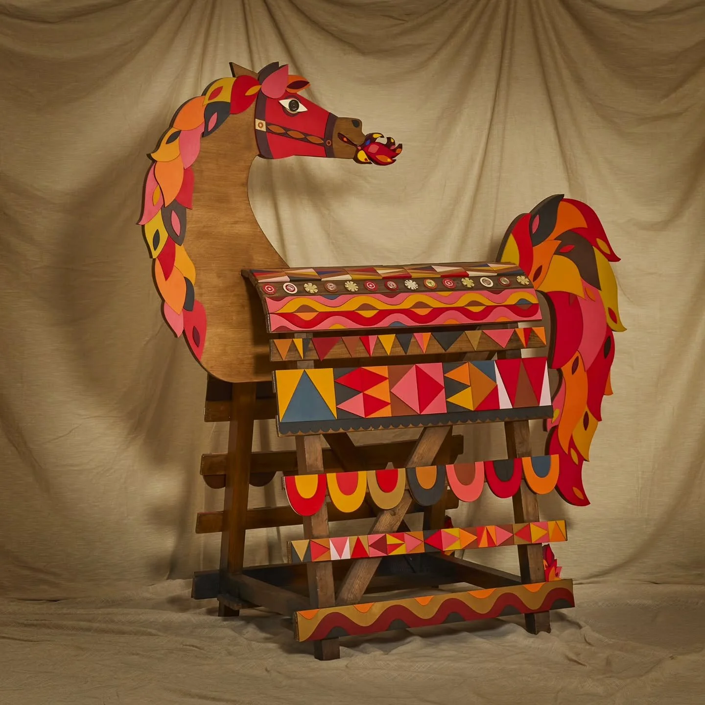 Galope 🐎 O Fogo ensina a transmutar
Nova cole&ccedil;&atilde;o de obras in&eacute;ditas apresentada na @lisbonbydesign de 26 a 31 de Maio
🐎🐎
LISBON BY DESIGN FAIR 2026
📍 Rua Gomes Freire 98, Lisboa
30 e 31 das 10h - 18h | Aberto ao p&uacute;