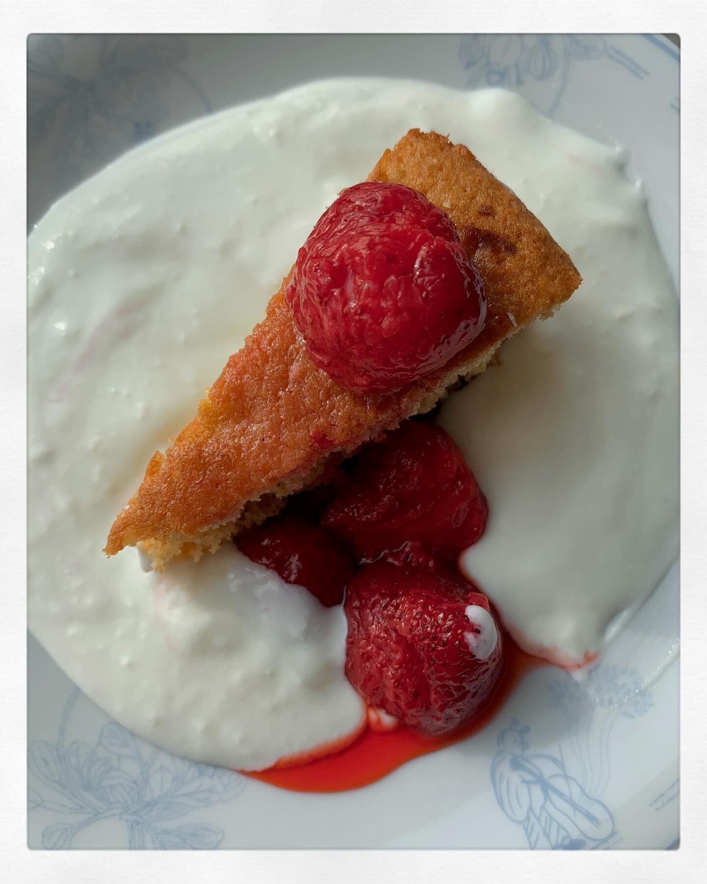 Everything on the plate is homemade:
Almond rum cake with buttermilk 
Yogurt🥰
Organic strawberry freezer jam (hand picked last summer from a local farm)
.
.
.
#homemade #homebaking #homebaked #baking #cake 
#yogurt #organic #cleaneating 
#eatlocal #