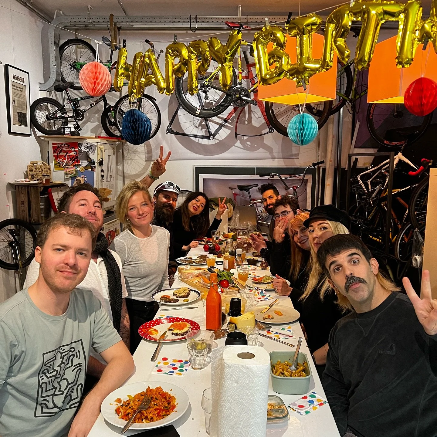 CREATIVE LUNCH CLUB &mdash; last Wednesday&rsquo;s #workspace6 lunch was gezellig as always &amp; a special @creativelunchclub edition with @carmenpuzzle &amp; @shacyz joining too!

See you all on Dec 1 for @twotoneams&rsquo; 9 year party? 

📷: @sme