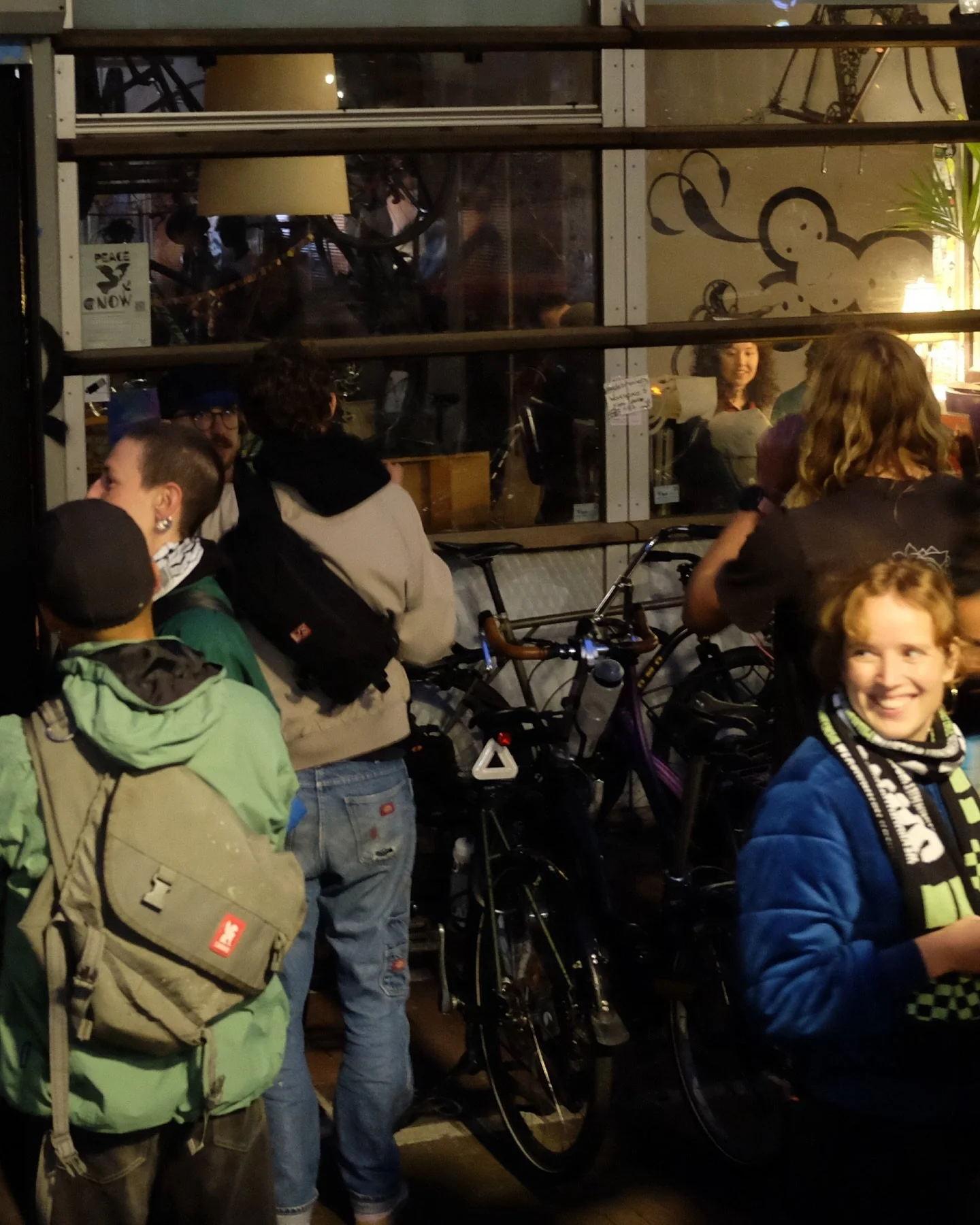 BICYCLE MESSENGER FILM FESTIVAL &mdash;  was a beautiful evening celebrating messenger culture &amp; appreciation on 9 October, aka &lsquo;10/9&rsquo;!

Gratitude to @reallybigmochilaxvx &amp; @sarah.ts of @lbofietskoerier for organising!

The Bike M