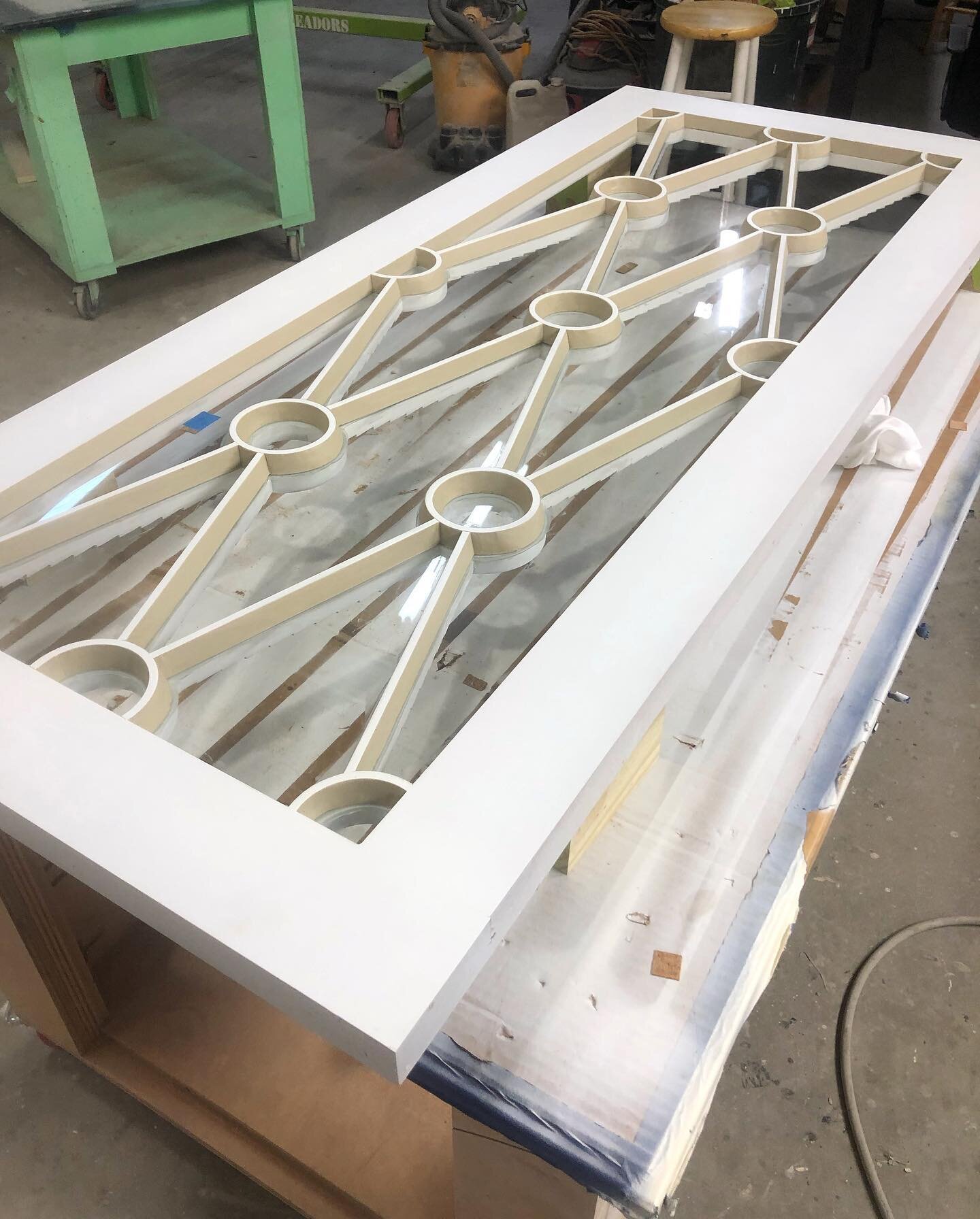 Is transom Tuesday a thing? Check out this transom with true divided lite we recreated from a 1930s habs photo. 🤩 
.
.
.

#meadorsmillwork #meadorsinc #buildingcharleston #meadorscabinetryandmillwork #rebuildingcharleston #windowsofcharleston #custo