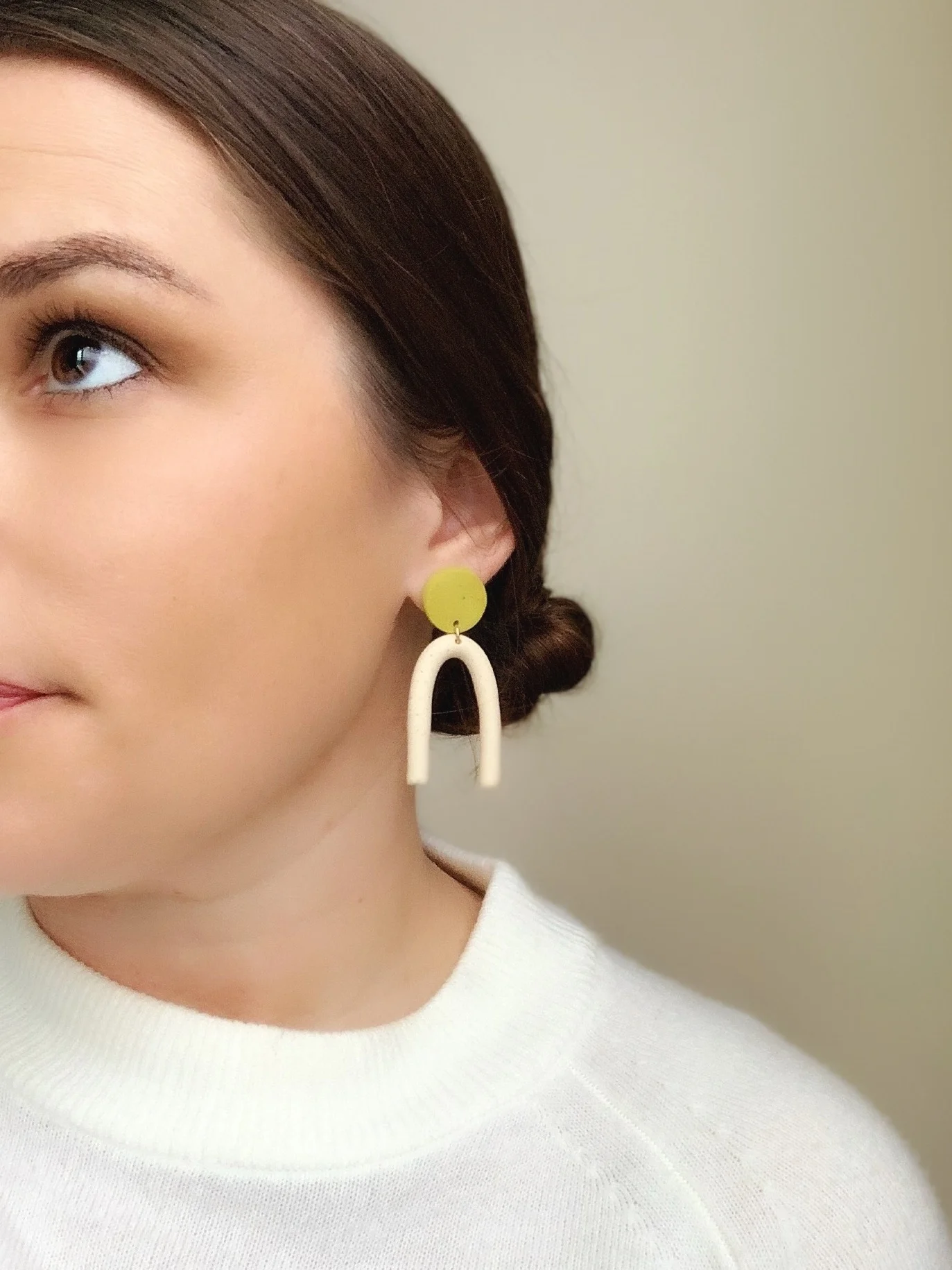 Aria_mustard_model.jpg