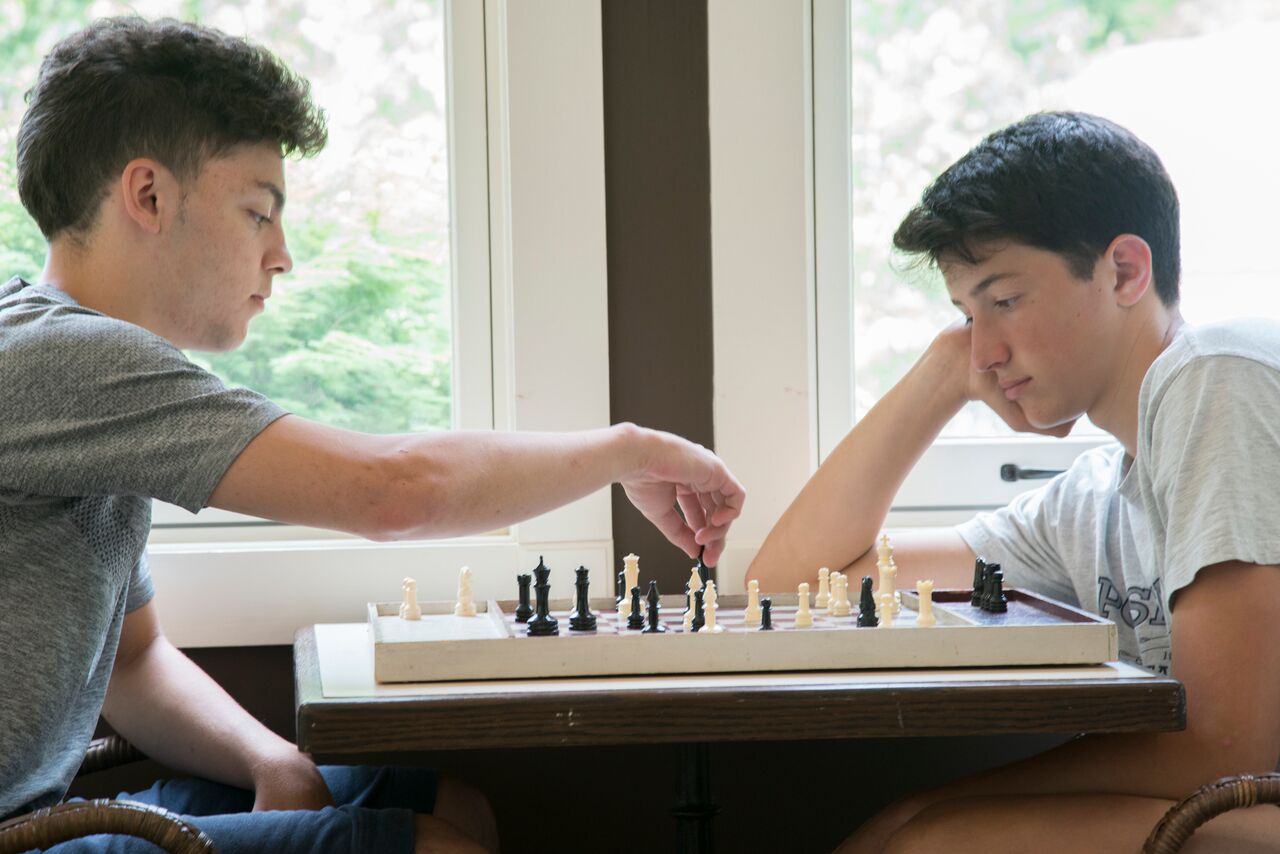 Hodges 2016 Boys play chess.jpg
