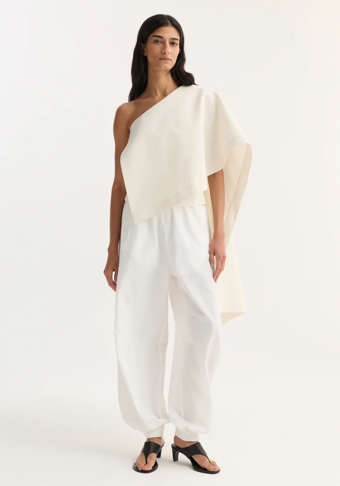 Róhe. Draped Cape Top