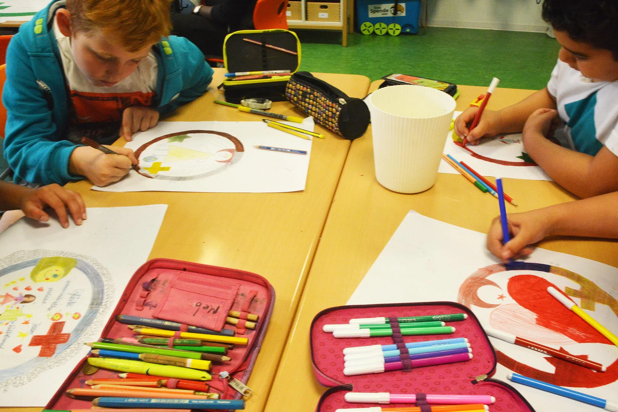 Grundschüler arbeiten zum Engel der Kulturen. Foto: privat