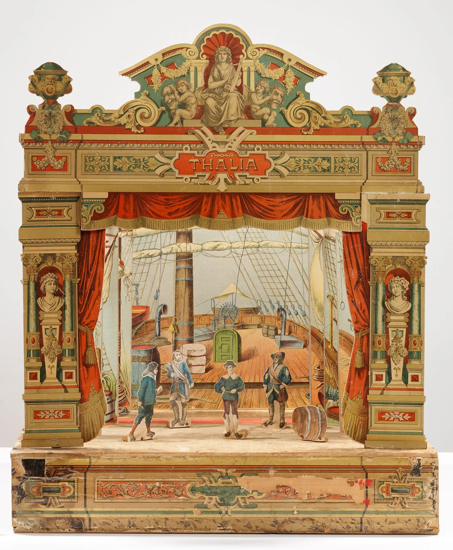 Zum Papiertheater gehören mehr als 100 verschiedene Kulissen, darunter Dramen, Märchen und Abenteurerliteratur wie „Robinso Crusoe“. Foto: Kunstvilla, Annette Kradisch
