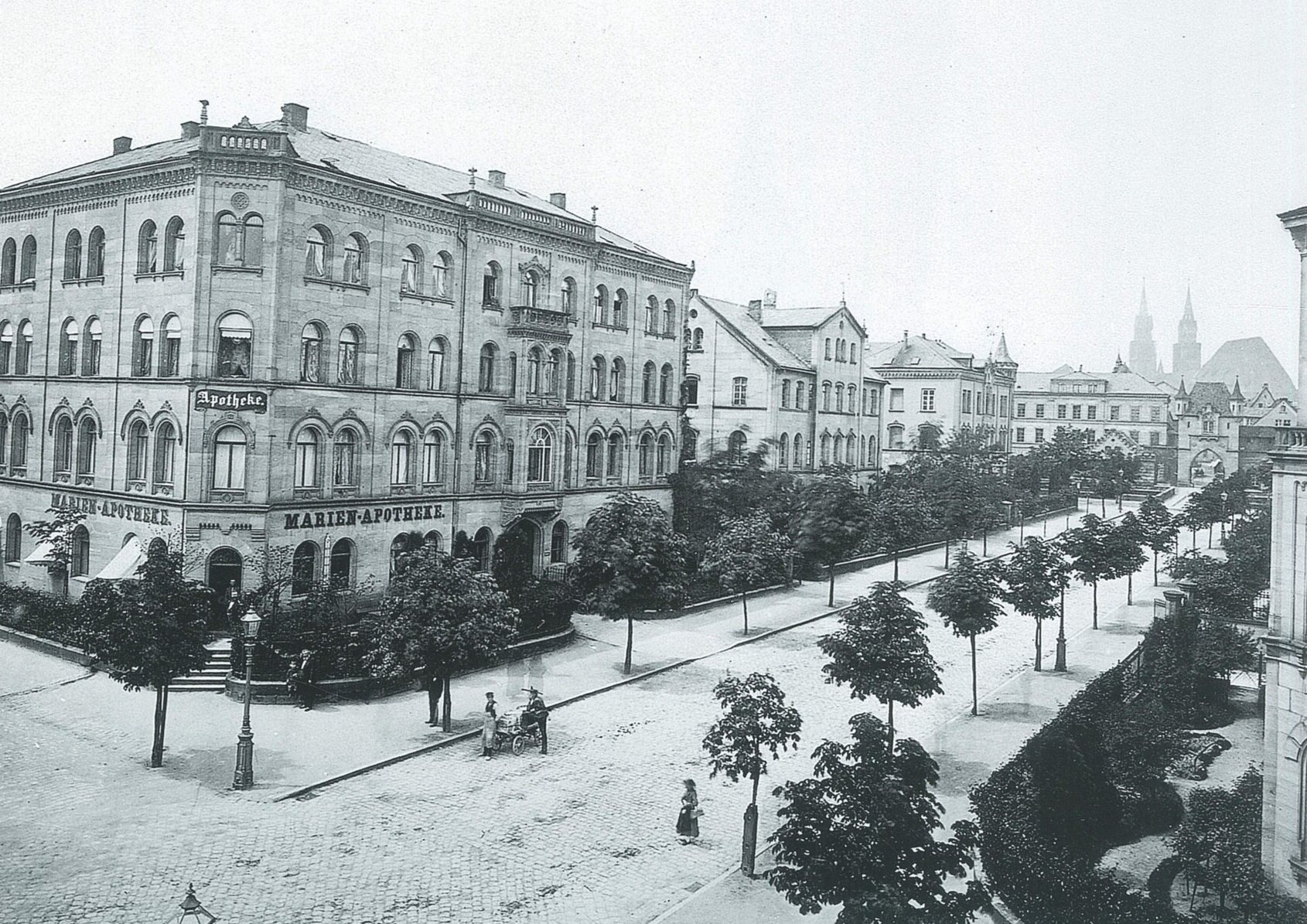 Blick in die Marienstraße in Richtung Marientor, Fotografie von Ferdinand Schmidt um 1870.