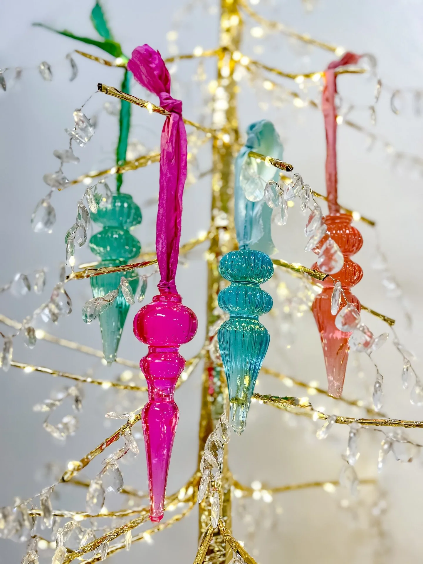 Thanks for letting us be part of your tree. 🎄🤍🎅🏻