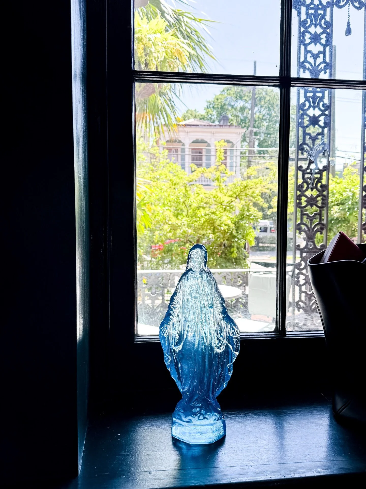 Eeeeekk! Today is the day I get to hang with @birdlambert_ (happy birthday, girl 🎉) for an art salon in collaboration with @thedesignsocialpopup 

I am so honored to be among the artists on display. Come enjoy a studio look, beautiful work, charcute