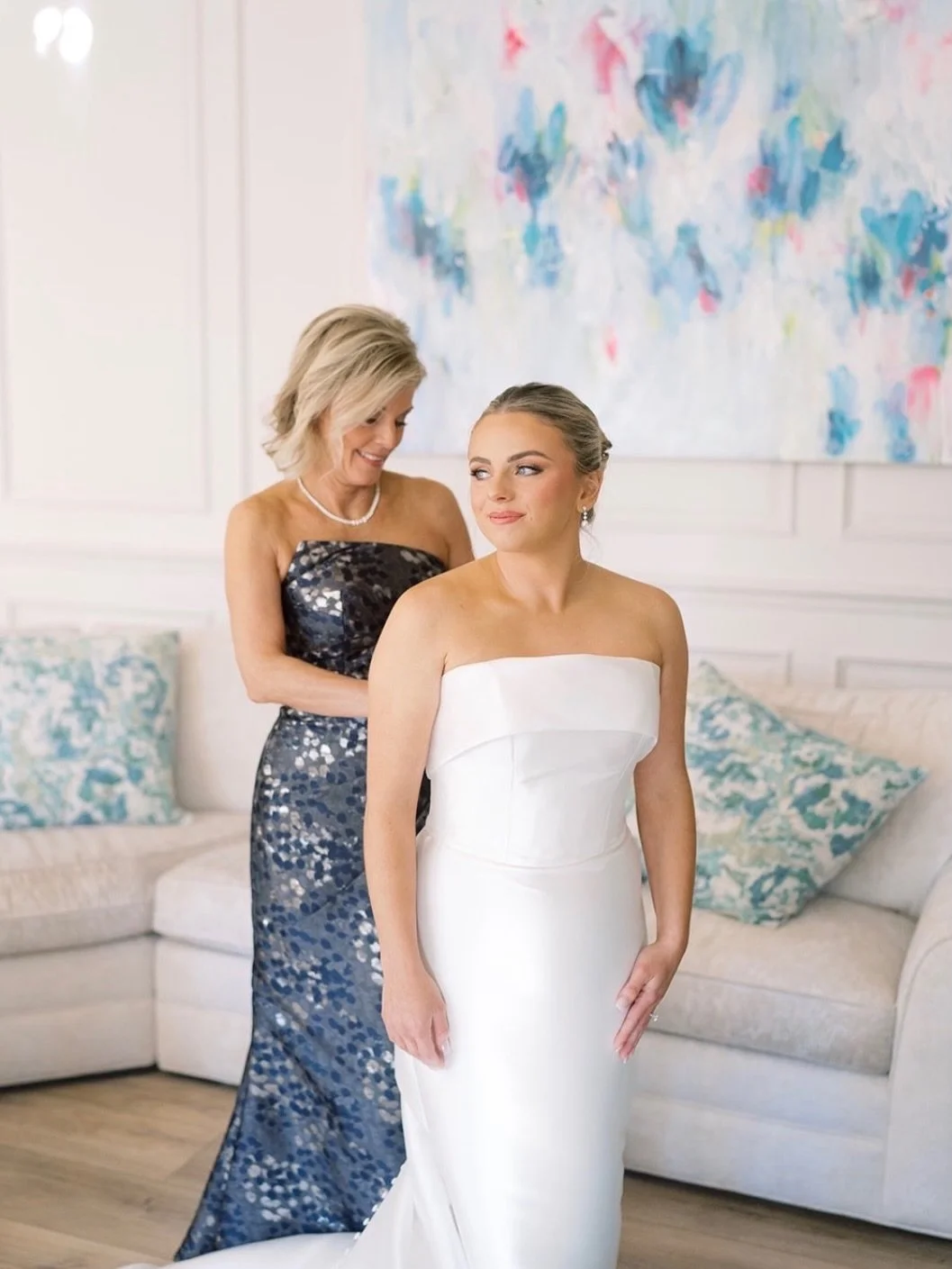 This commission was a beautiful backdrop for a beautiful bride!! 👰🏼&zwj;♀️🕊️🤍