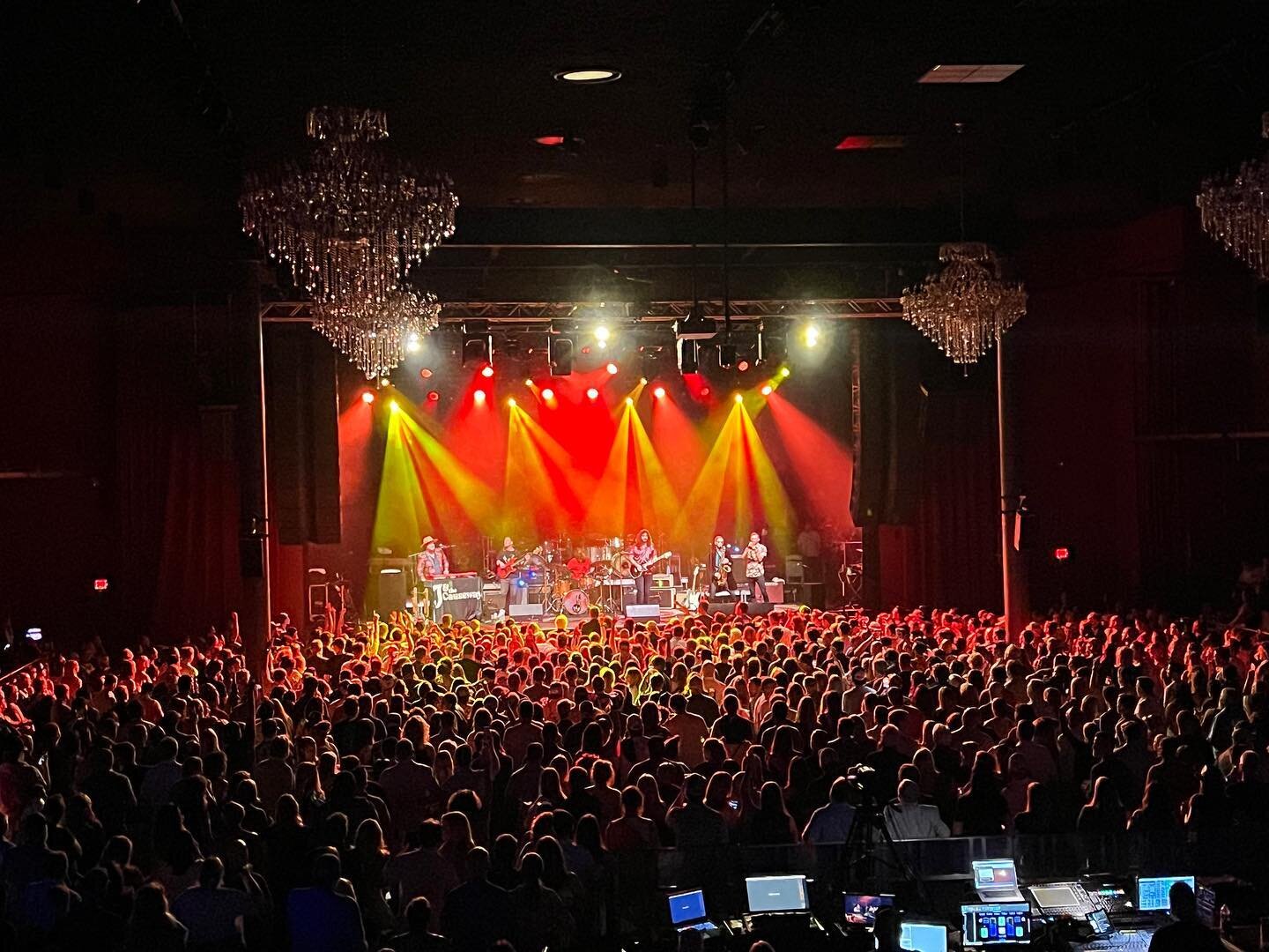 We couldn&rsquo;t think up a better way to kick off Fest season! Feeling very grateful to be a part of such a magical night, thank you @therevivalists for having us!! 🙌 

 #fillmorenola #festafterdark #therevivalists #jazzfest #jandthecauseways