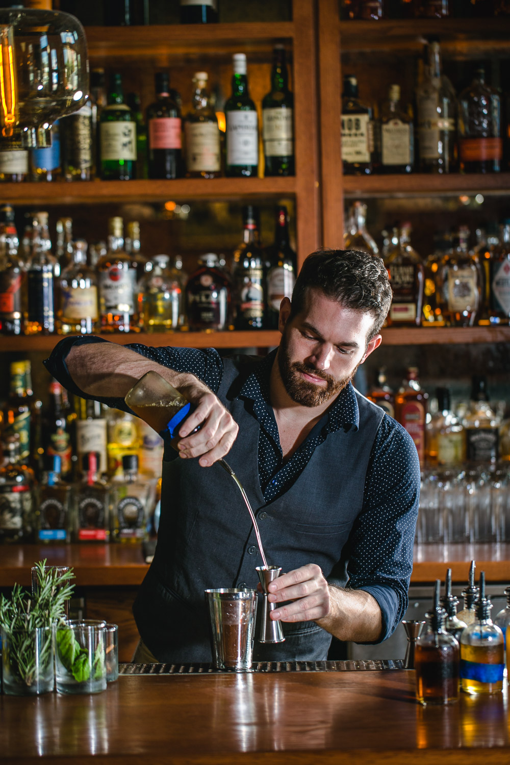 Donetto-Bartender-Erik-Meadows