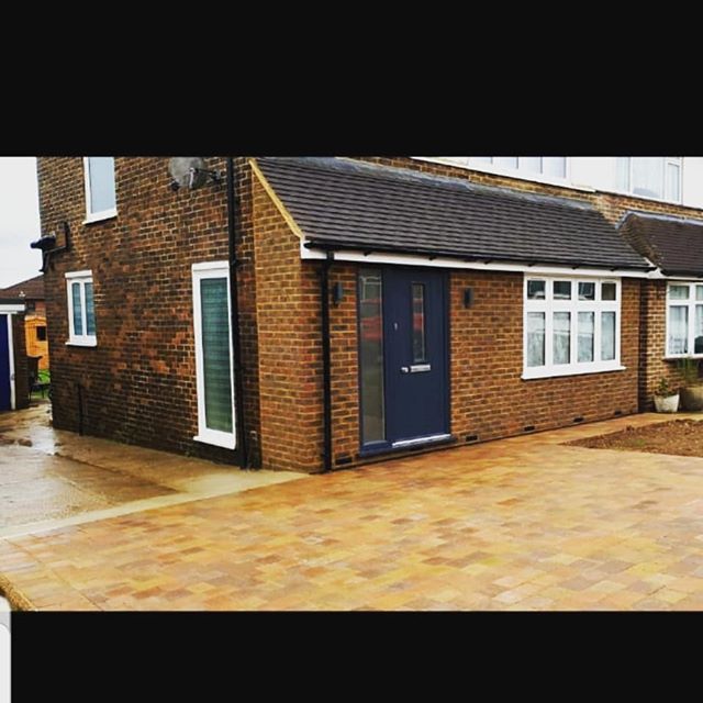 Front Porch and single storey rear extension complete, from start to finish.  #builders #driveway #extensions #sjohnsonandsonsbuilders #porch 🏡✅