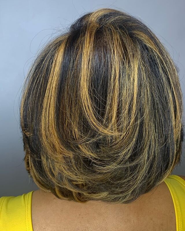 Mrs. Vicki came into the Studio ready to feel rejuvenated after being quarantined!
Highlights, silk press &amp; a haircut has done the trick! 💫 
Hair by Tamika

#studio32 #naturalhair #kentuckiananaturalhaircommunity #silkpress #highlights #haircuts