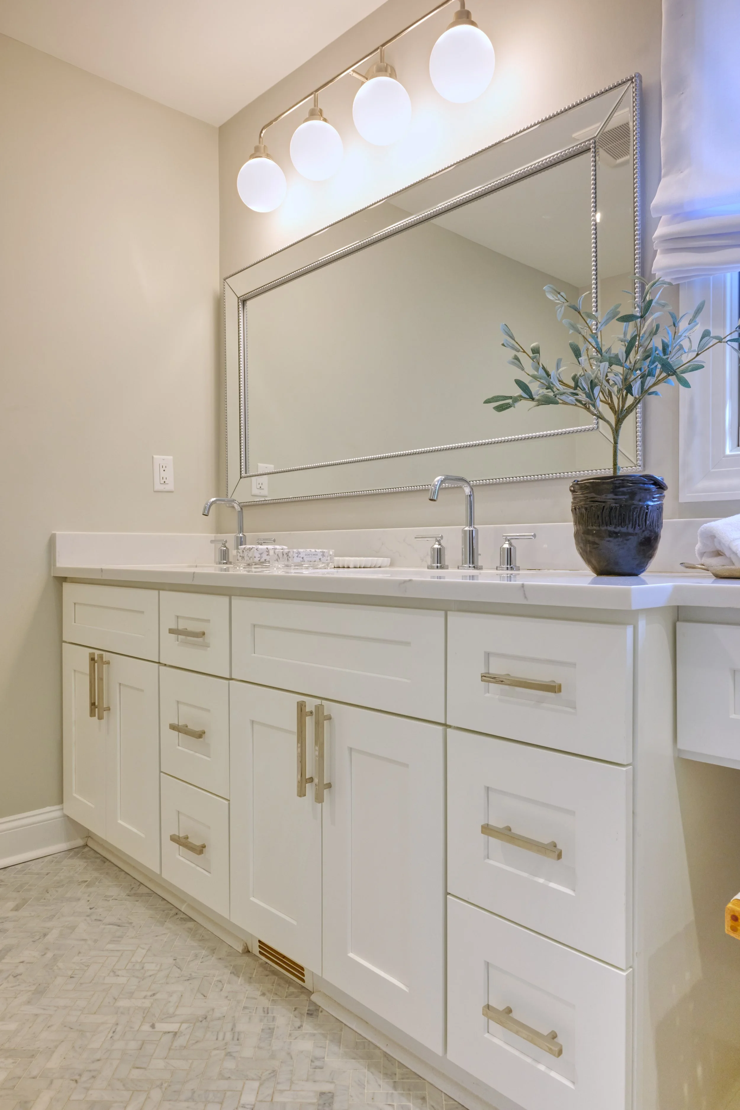 Bathroom1b.jpg