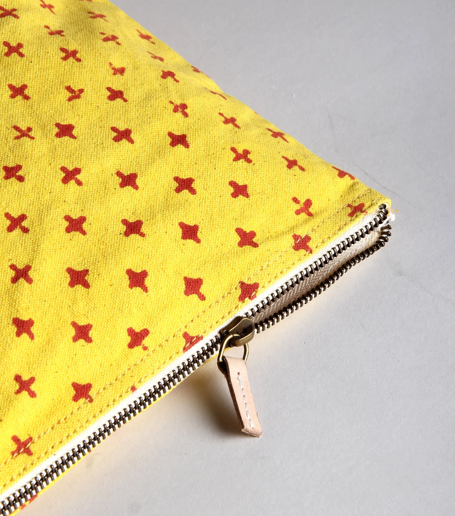 Sardine_Saffron_zipper.jpg