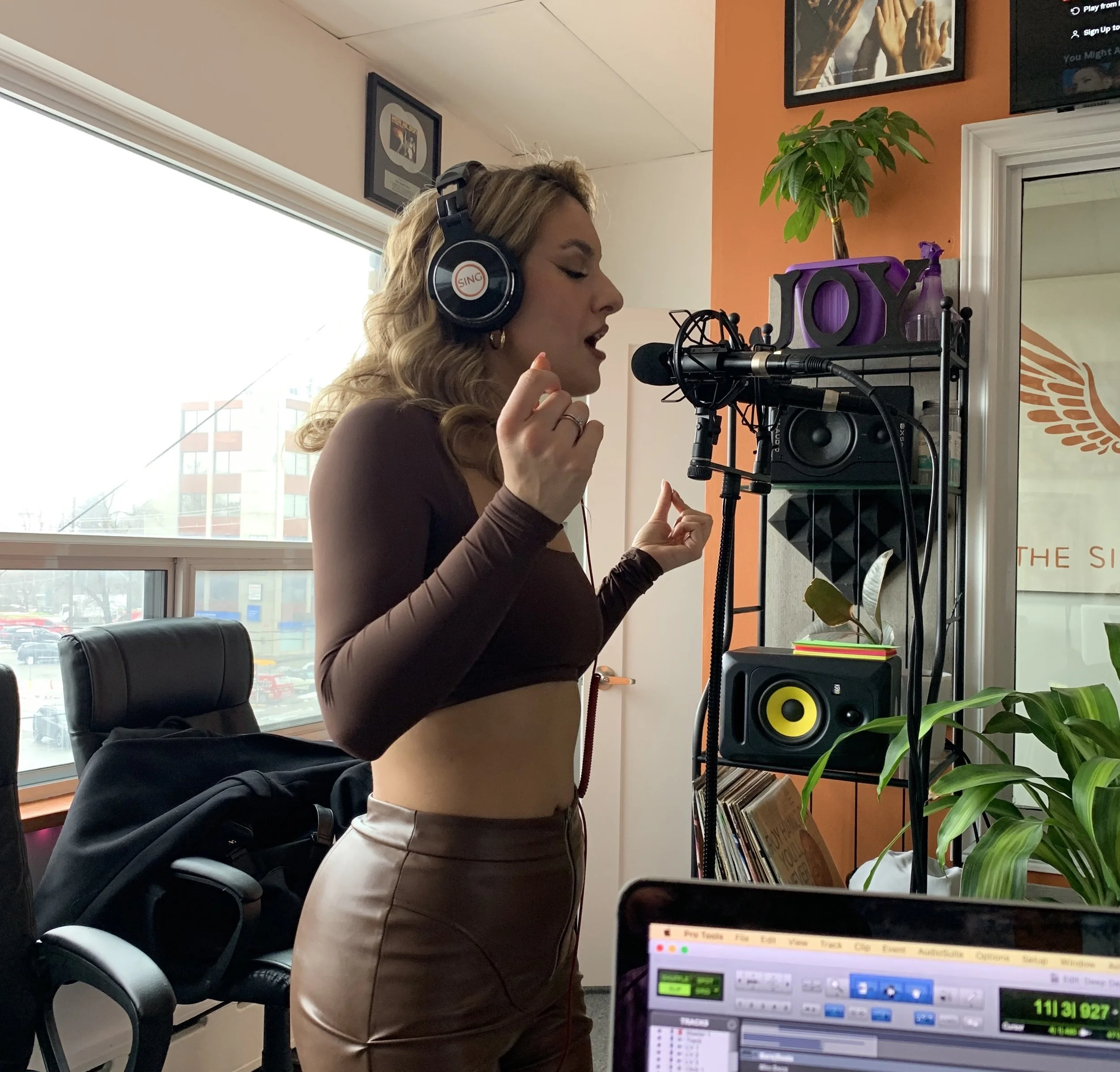 5 Essential Vocal Exercises Every Aspiring Singer Should Practice Daily