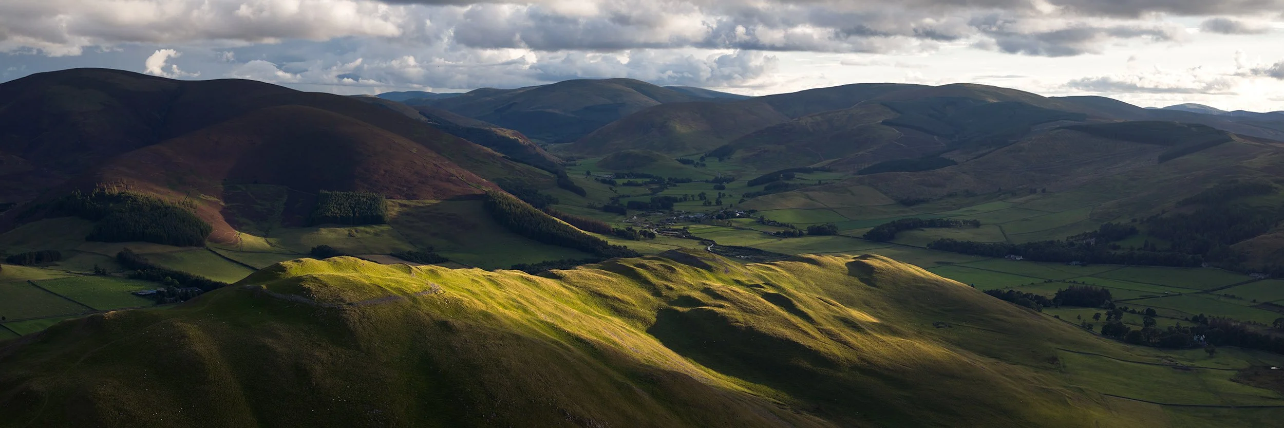 Cademuir Hill looking towards Manorhead