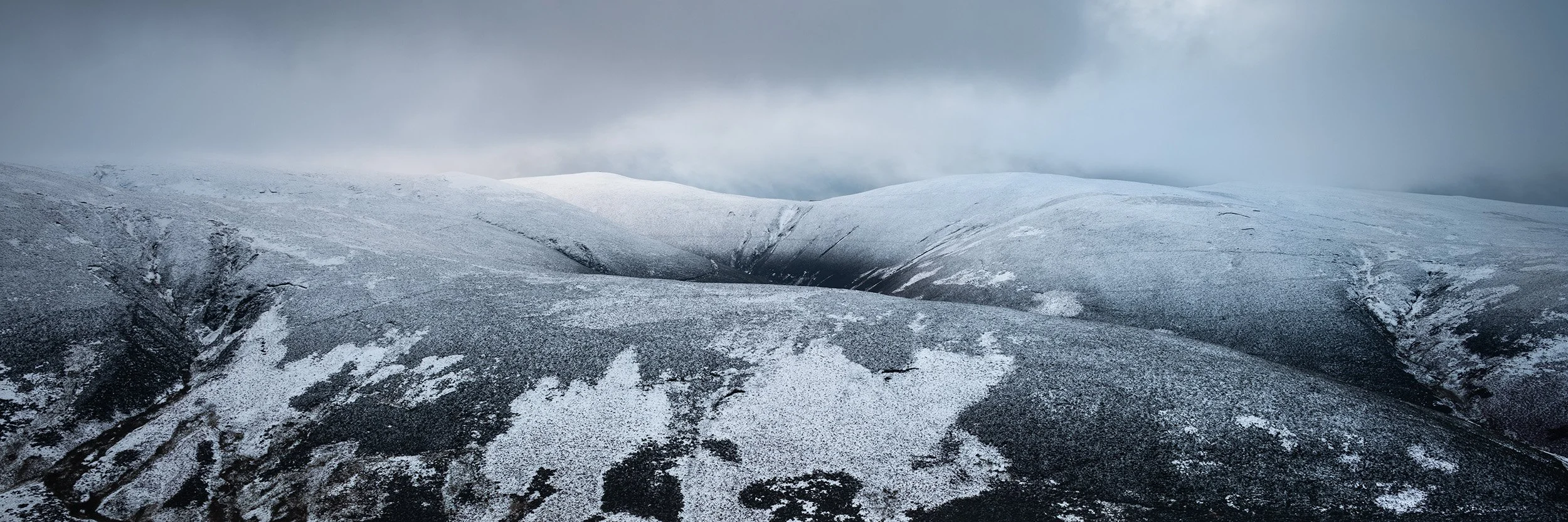  Light snow fall on Cowie Moor. 