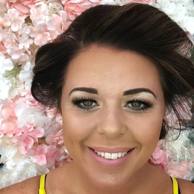 🌸 Pretty Little Thing 🌸
It was an absolute pleasure painting this gorgeous face yesterday. 
Smokey eye and dramatic contouring ... my 2 favourites! 
Product list to follow 
M x