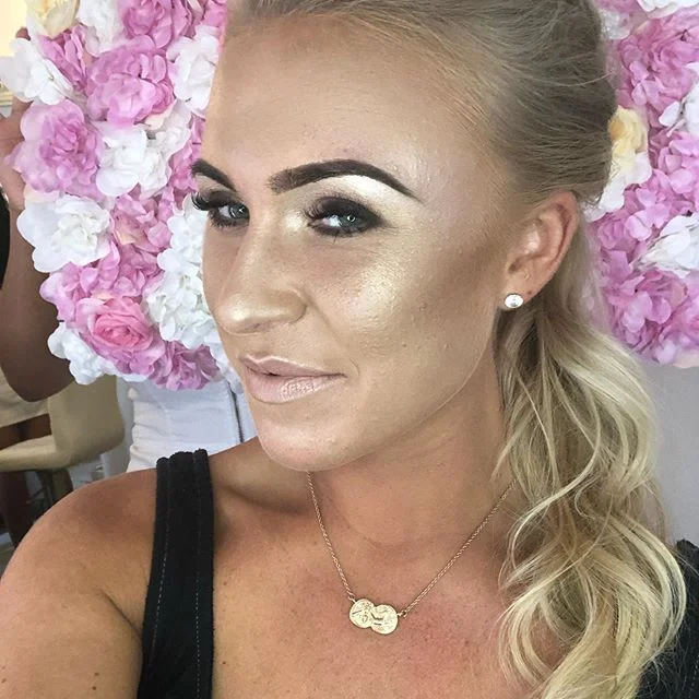 Bridesmaid @bethwalsh93 Loved doing my cousins makeup 💄🌸👄