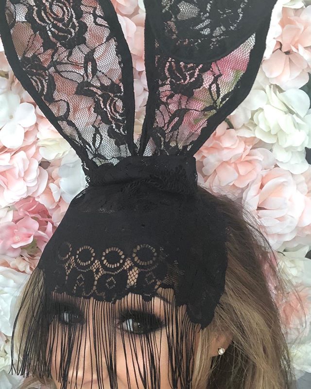 Lace and MAC and Charlotte tilsbury make up what more could you ask for for Halloween 🎃