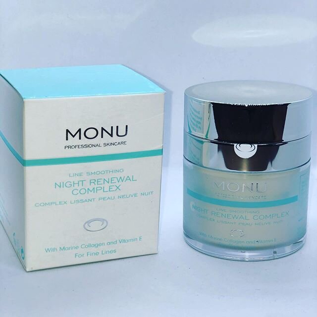 NIGHT RENEWAL COMPLEX

An indulgent night cream that works to smooth and firm the skin while you sleep, ensuring you wake up to brighter, more radiant skin every morning. Formulating using Sweet Almond Oil, Wheat Germ and Marine Collagen, Night Renew