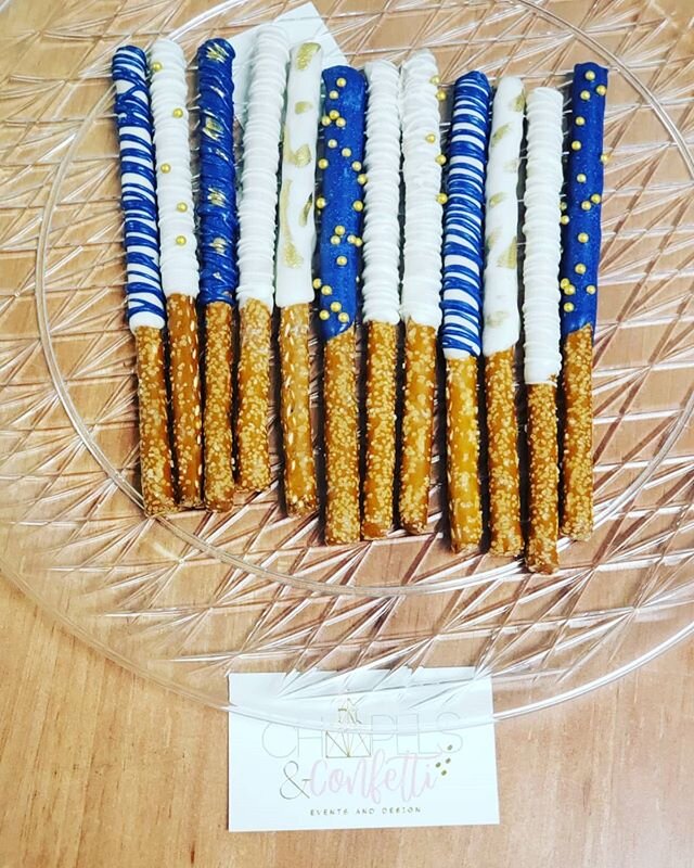 Yes, we do the occasional treats for small events! These went to shower a mom in NY who will soon welcome a baby boy! Congratulations @kajuanamarie 👣💙 #rkt #ricekrispytreats #chocolatecoveredpretzels #treattables #babyshower #boy #eventplanner #eve