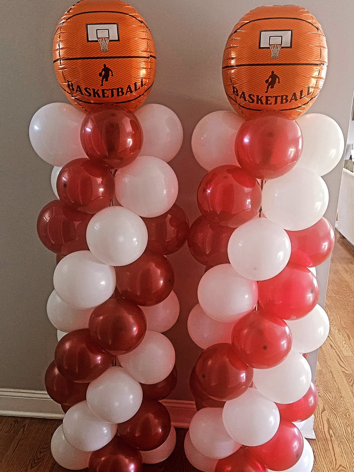 Simple balloon colum design 🏀

#balloons #ballooncolumn #ballooninstallation #party #event @rental #decor