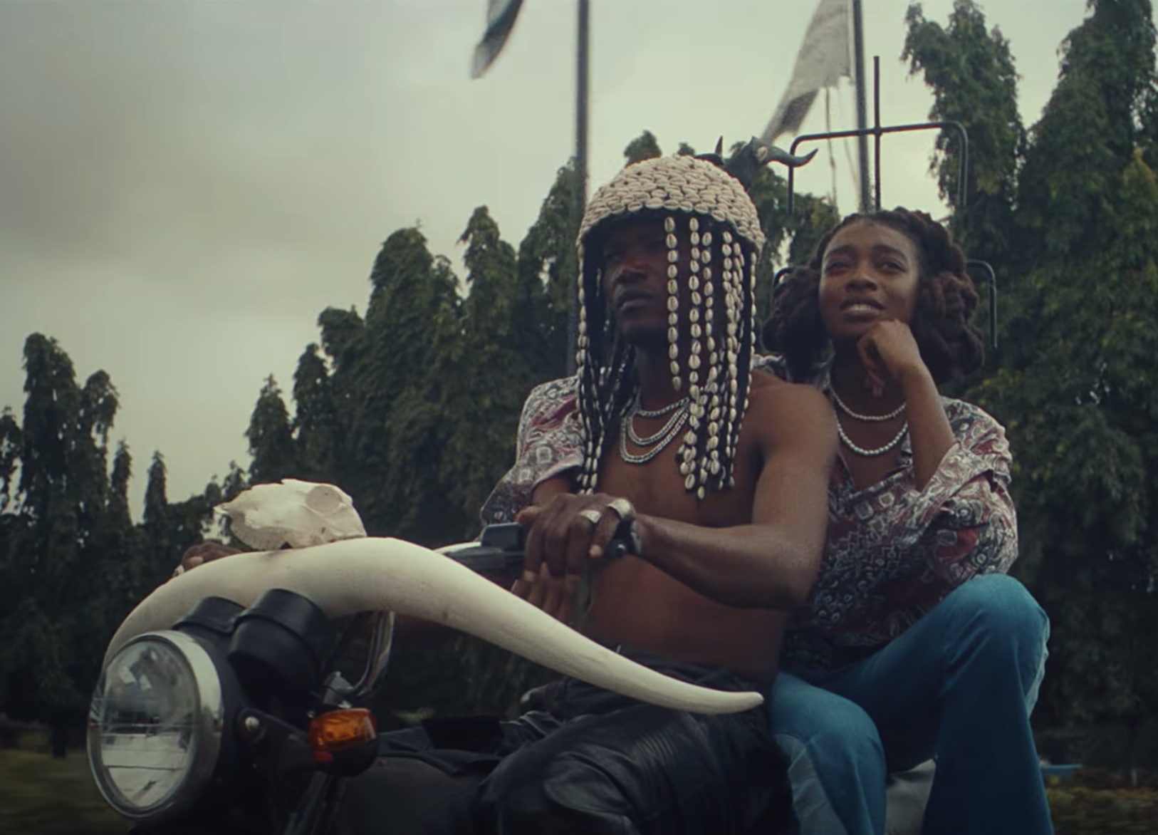 Little Simz - Point And Kill feat. Obongjayar (Music Video)