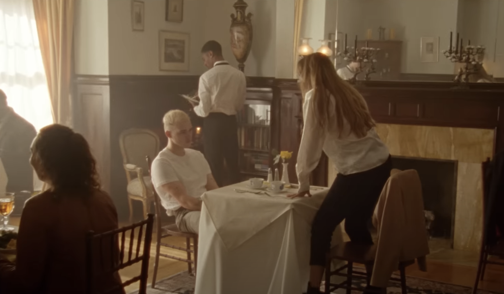 Trevor Daniel - Falling (Music video)