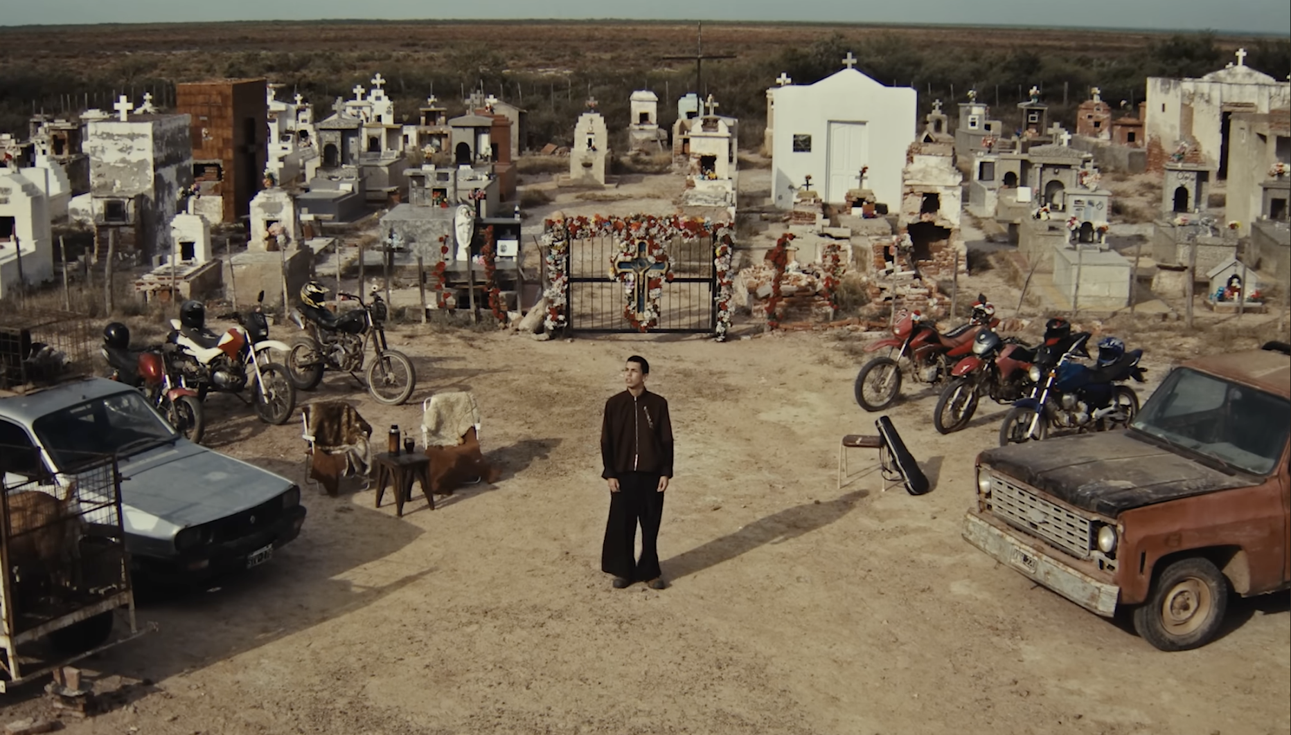 Milo J - Bajo De La Piel (Music Video)