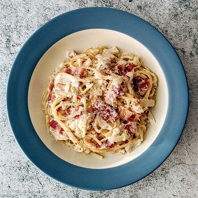 Creamy bacon pasta, a very rich dinner using the leftovers from the quiche! 🍝🥓
.
.
#homecooking #pasta #bacon #weekdaydinner