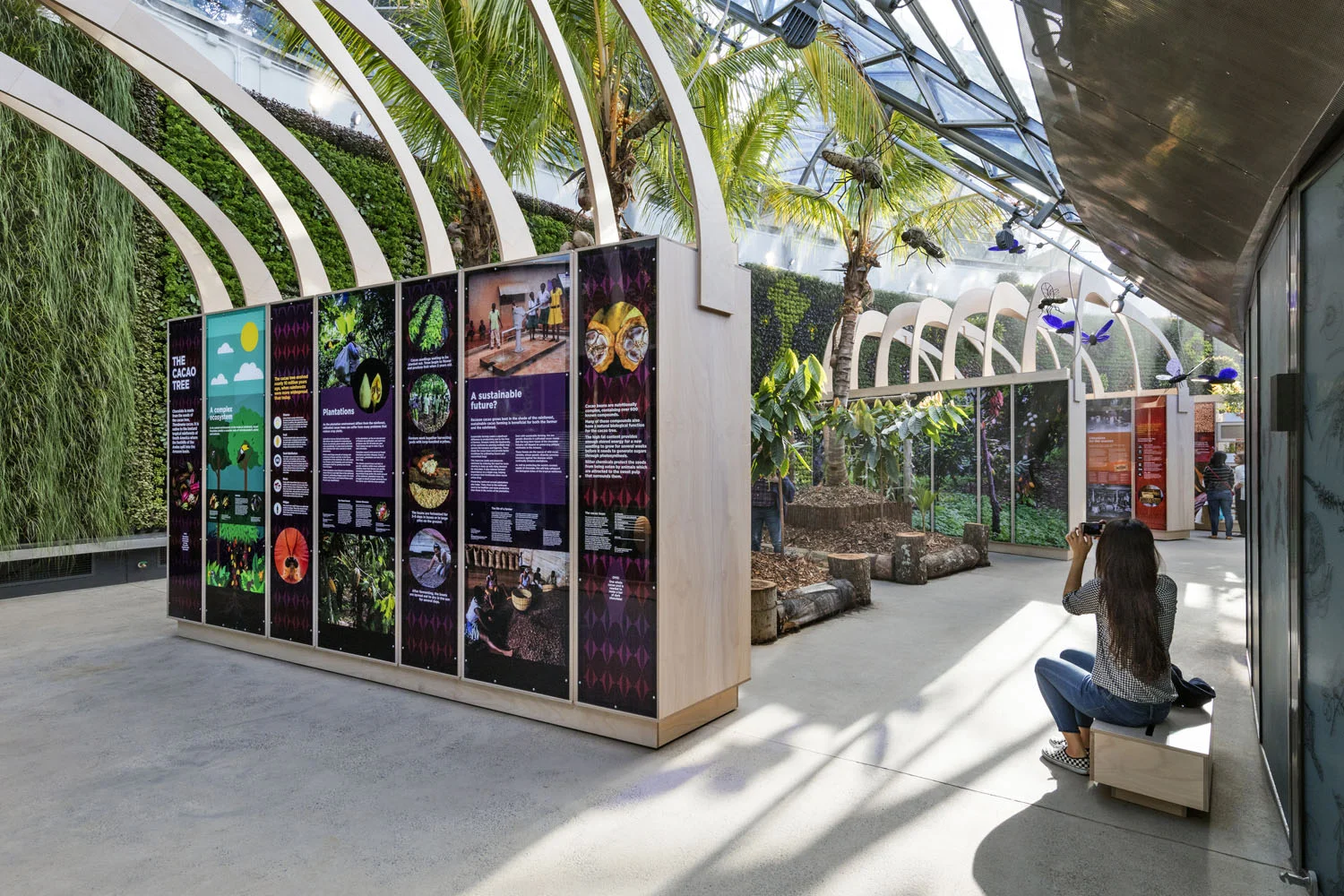 Drawing inspiration from Ken Wooley’s adjoining Glasshouse Arc, the Calyx was constructed in 2016 by PTW and McGregor Coxall to celebrate the 200th anniversary of the Royal Botanic Garden’s establishment.