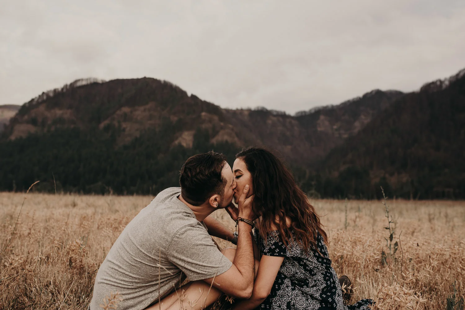 aleyshajosh-columbia-river-shoot-49.jpg