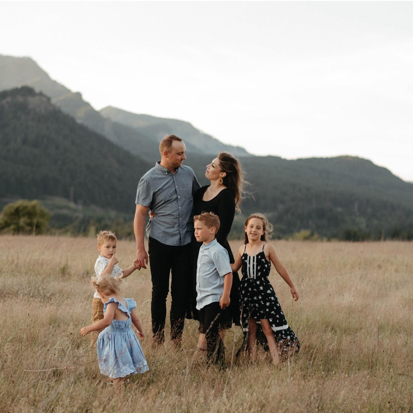 It&rsquo;s that time of year again! When families brave the drive, the weather, hunger and possible pre shoot meltdowns to shoot at the epic locations the PNW has to offer. Is it worth it? Totally! I believe that 100%! Even if it seems like it&rsquo;