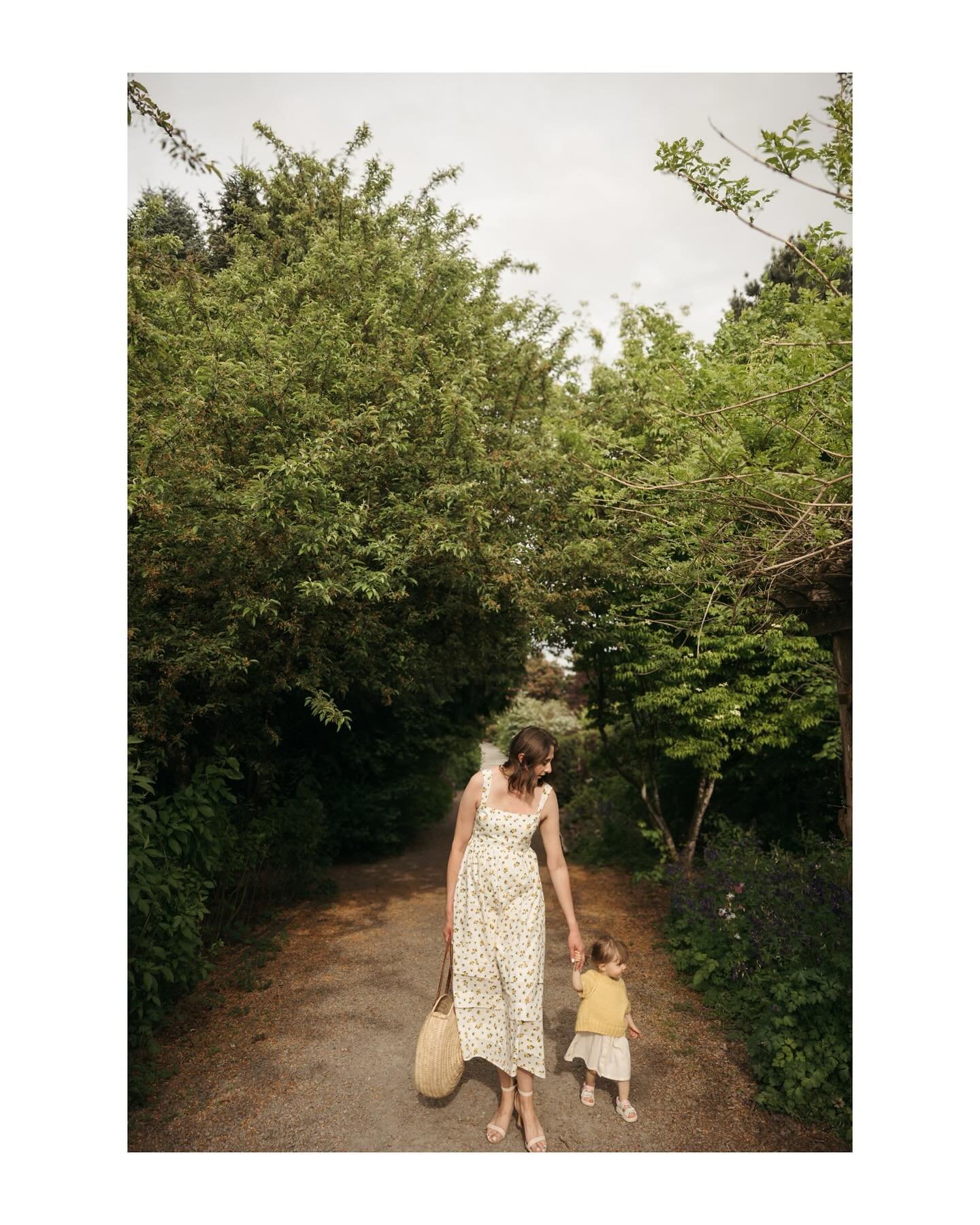 A sweet mommy + me session in the gardens can be one of the best gifts to give yourself ✨