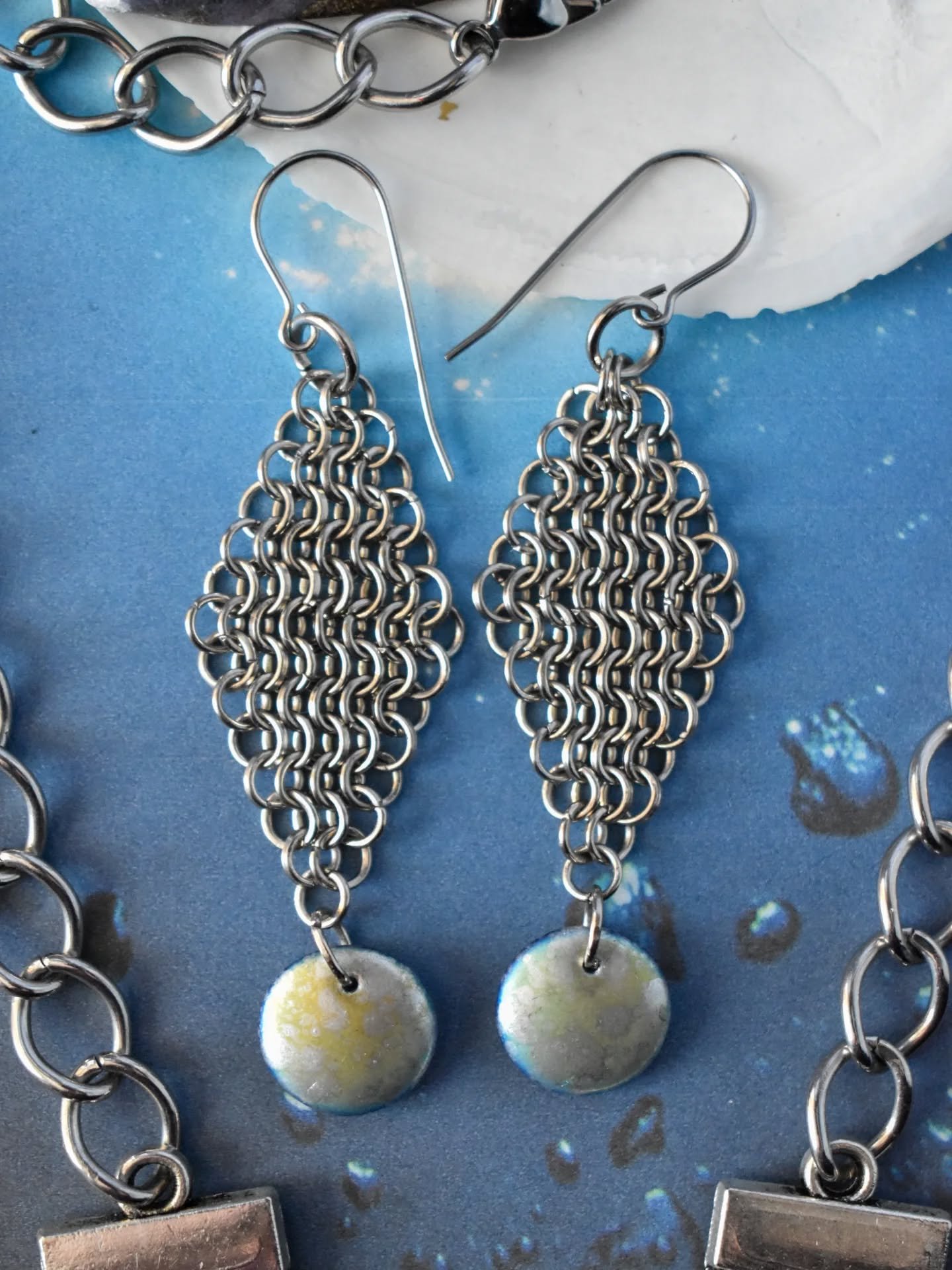Straight out of the Sea earrings, inspired by Poseidon for my I'd Follow Zagreus collection. This set spawned from the idea of a fishing net filled with mermaid treasures (because the only boon I willingly accept from Poseidon is the one where he giv