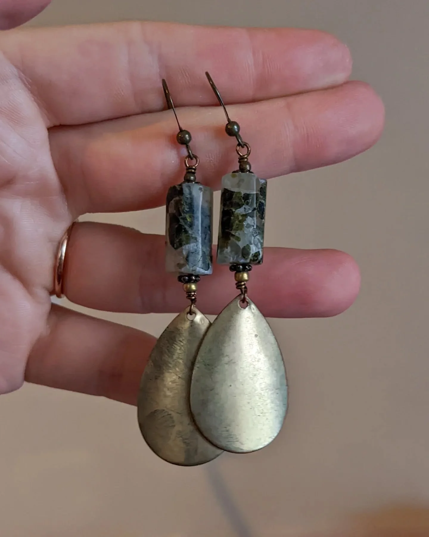 Throwback to when I made the Moss and Raindrop earrings. 🍃✨