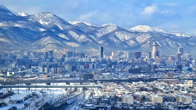 sapporo+hokkaido+snow+city+mountains.jpg