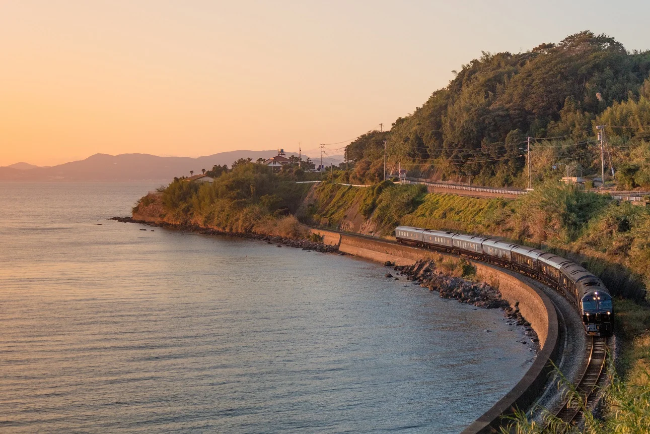 Seven Stars Luxury Train Kyushu scenery coast nature.jpg