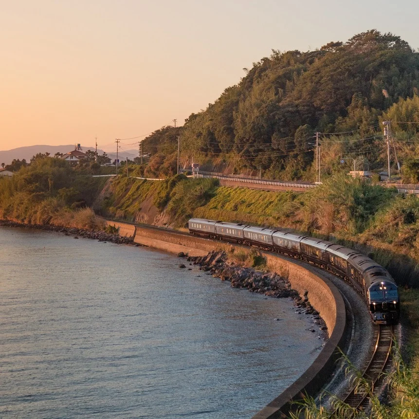 Seven+Stars+Luxury+Train+Kyushu+scenery+coast+nature.jpg