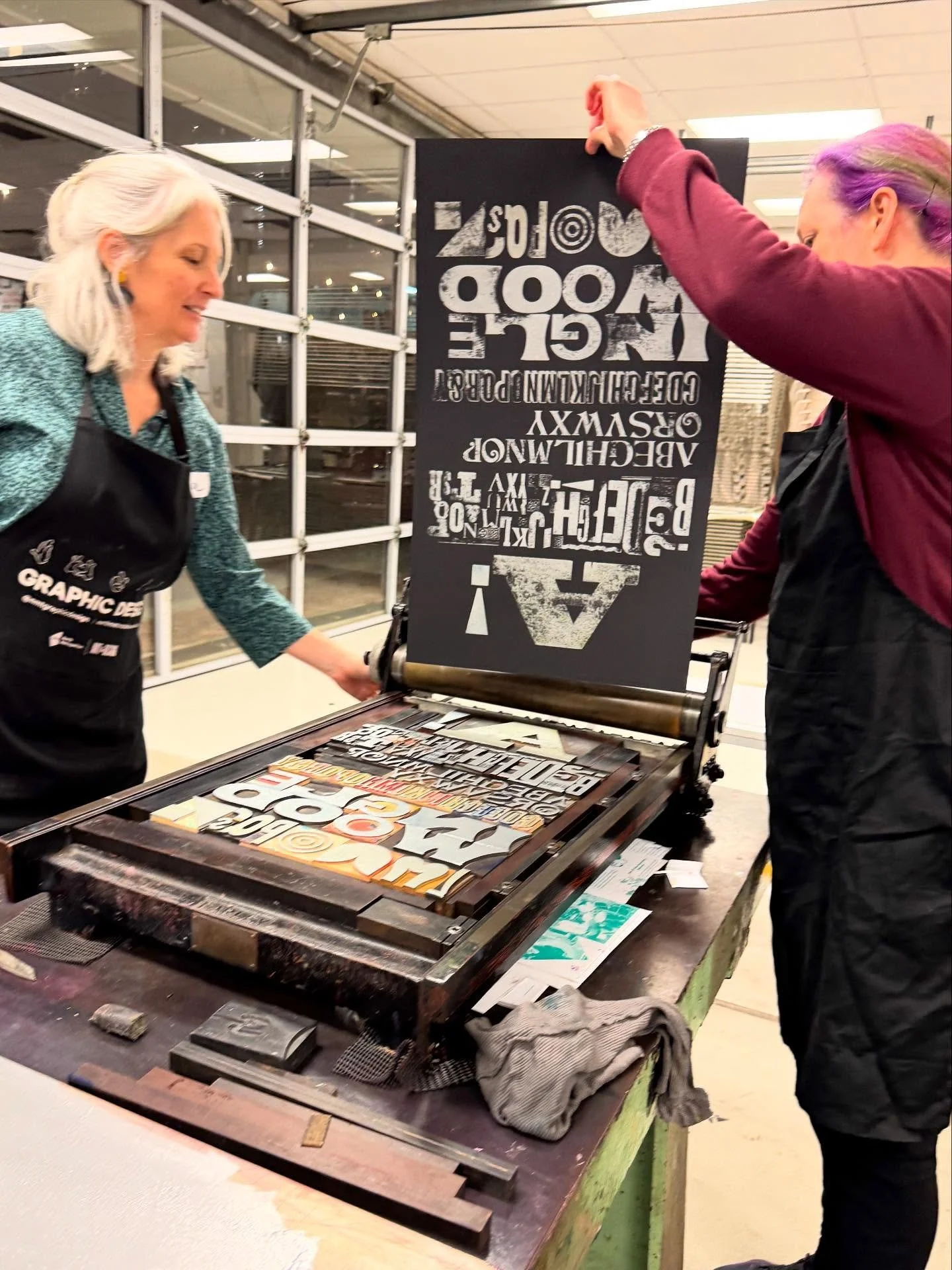 Another lovely bunch of students to the latest @perthletterpressworkshop short course @nmtgraphicdesign… wanting to learn the wonderful ways of letterpress printing. 
.
Day 1: group project printing a type specimen sheet. The best combo was si
