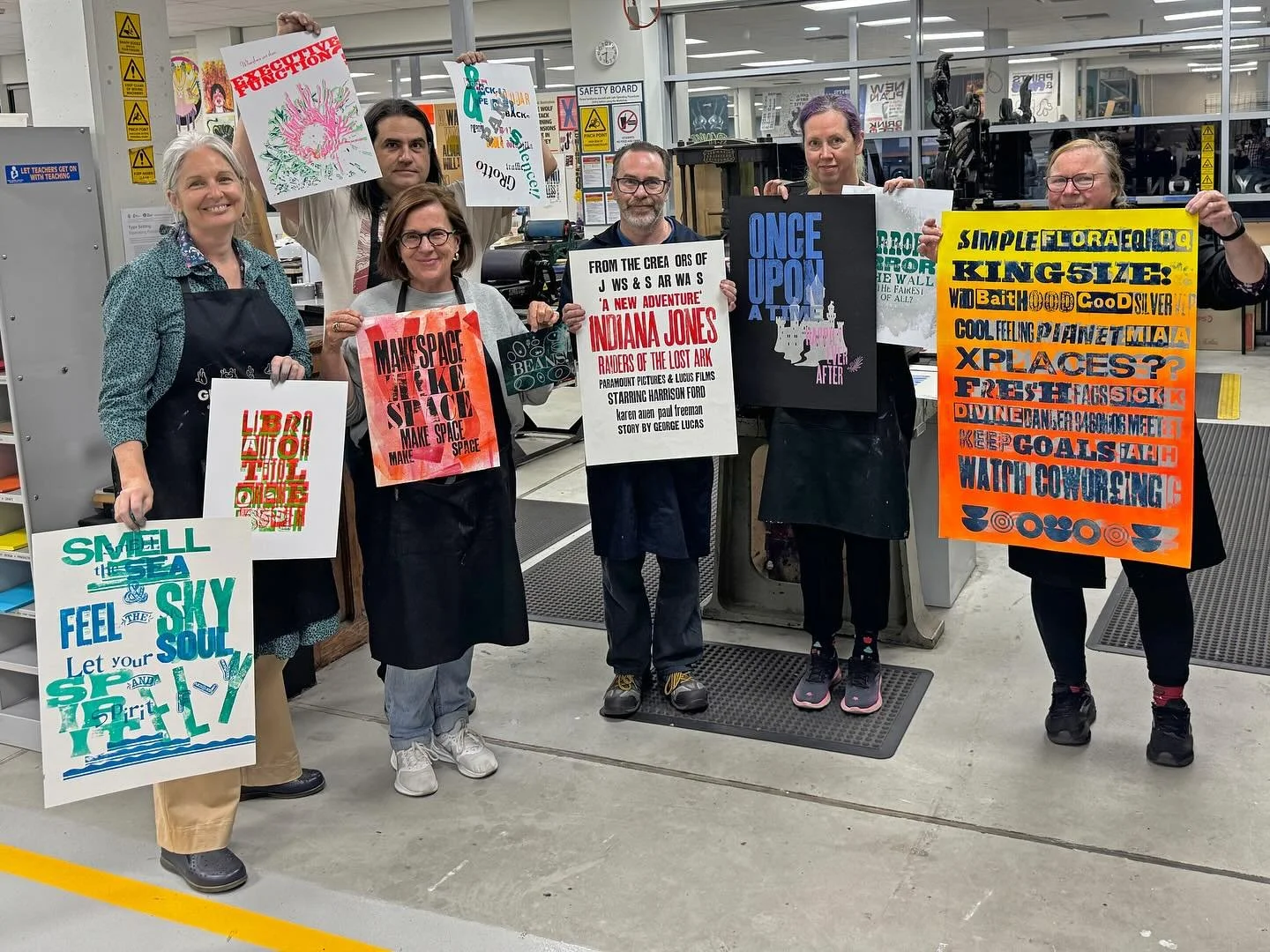 Show time! What a wonderful display of ‘mis’ printing! 🙌 plus a shameful selfie 😂
.
Great design, imagination and creative printing. I love it when a group works so well together 😊
.
@perthletterpressworkshop short course, looking forw