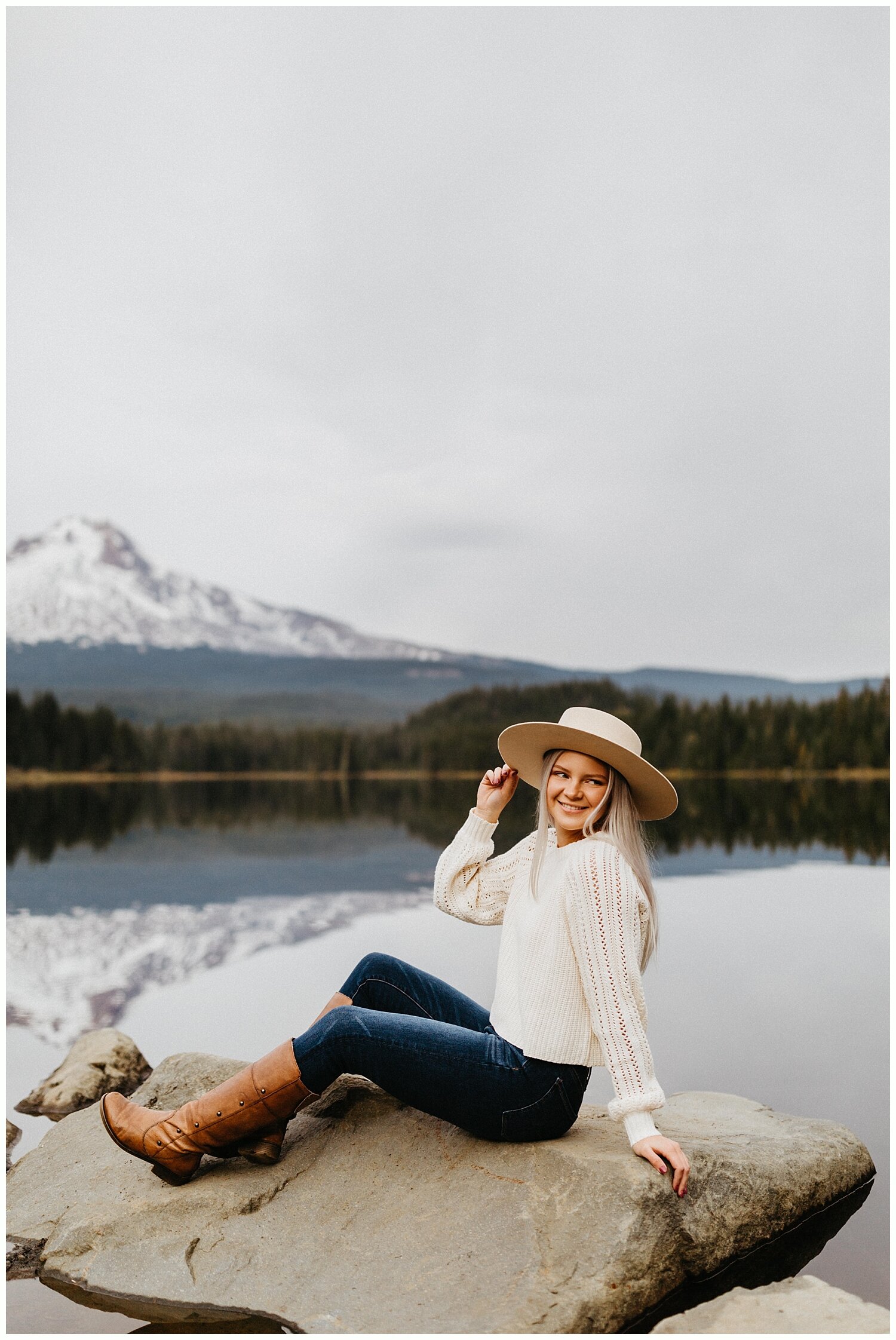  Senior photos at Trillium Lake in Oregon. 