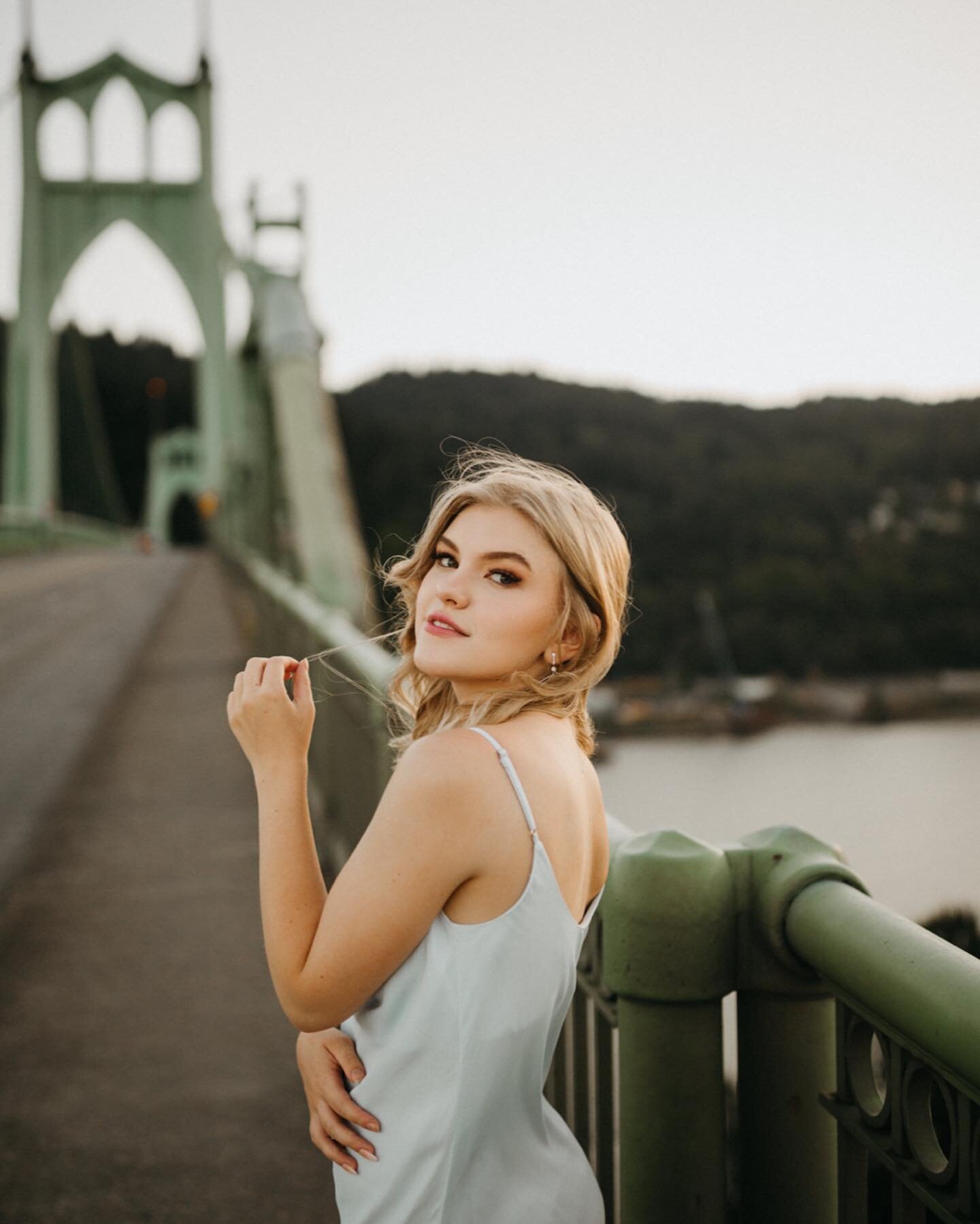 YOUR SENIOR SHOOT SHOULD LAST LONGER THAN A MOMENT!⁣ 🗣⁣
⁣⁣
It&rsquo;s your last year of high school and you deserve an experience that you&rsquo;ll remember forever -  not just a one-and-done photoshoot.⁣ 🙌🏻⁣
⁣⁣
The JJP senior experience was creat