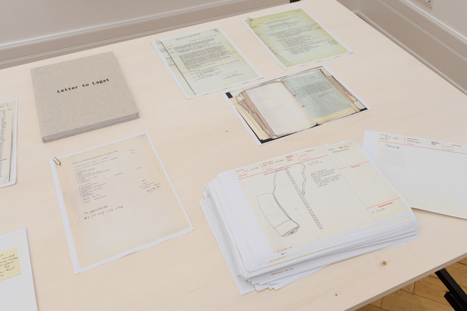 ausstellungsansicht_invisible_inventories_weltkulturen_museum_2021._foto_peter_wolff_4_.jpg