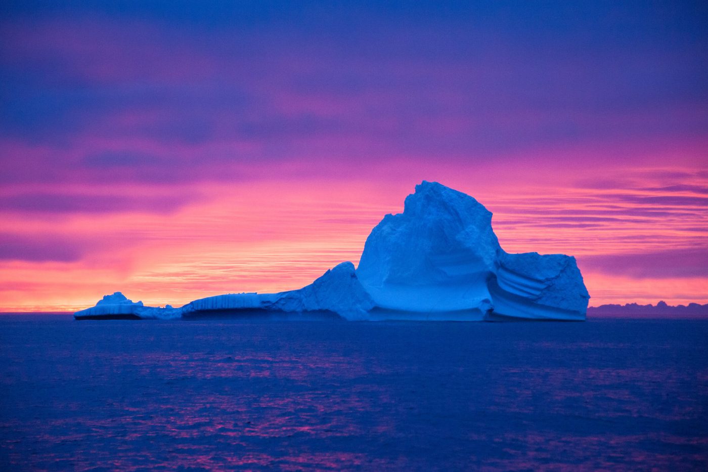 sunset-behind-icebergs_11047018356_o-1400x933.jpg